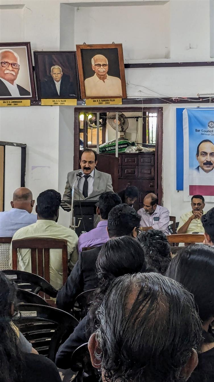 Hon´ble Mr. Justice N. Nagaresh Judge, High Court of Kerala addressing Kottayam Bar Association at Legal & Academic Training programme